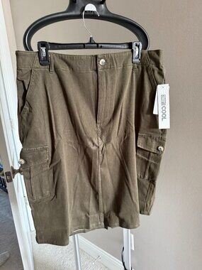 NWT 32 Degree Cargo Skirt Army Green Size L